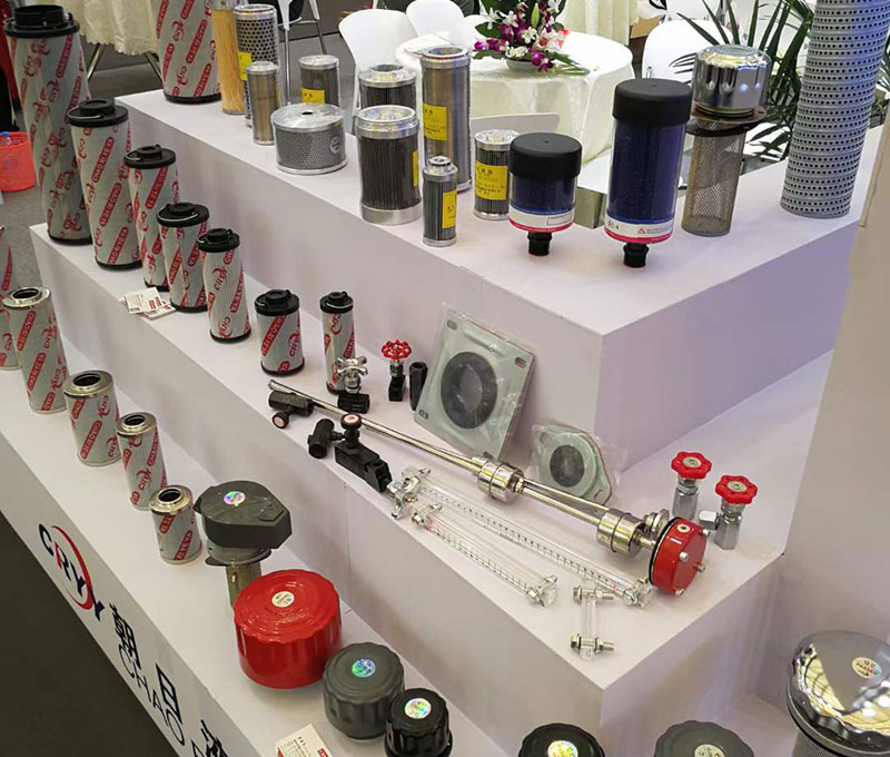 液壓過濾器中常見的就是吸油過濾器、回油過濾器壓力管路過濾器等等，使用過濾器的時(shí)候有很多的要求。那液壓過濾器使用有哪些要求？朝日液壓告訴你：